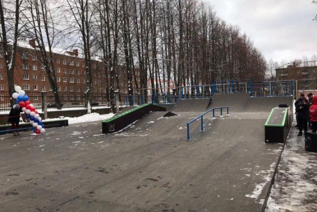 Странное и торжественное открытие  скейт-площадки в Рыбинске (6 фото + видео)