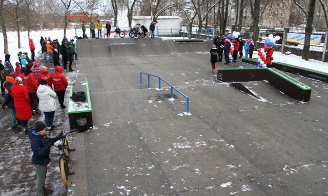 Странное и торжественное открытие  скейт-площадки в Рыбинске (6 фото + видео)