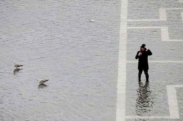 Венеция уходит под воду: затоплено более 80% города (16 фото + 5 видео)