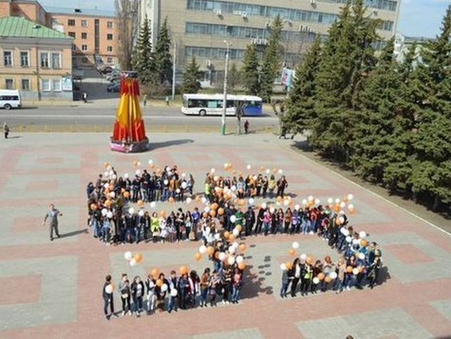 В Кемеровской области прошел флешмоб в честь Дня космонавтики, но полиция разглядела в нем экстремизм (2 фото)