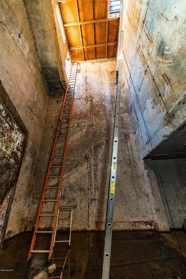 В США выставили на продажу подземный бункер со старой шахтой для запуска ядерных ракет (10 фото)