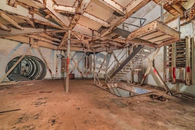 В США выставили на продажу подземный бункер со старой шахтой для запуска ядерных ракет (10 фото)