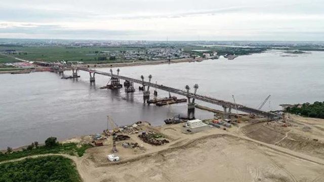 В Благовещенске достроили единственный мост из России в Китай