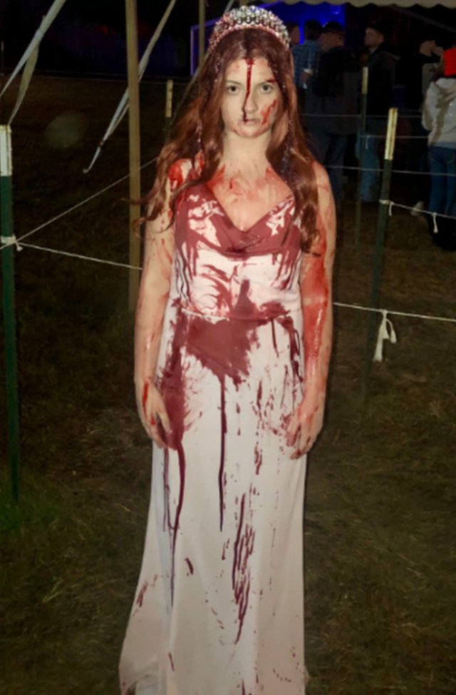 Девушку, попавшую в аварию в Хэллоуин, посчитали мертвой из-за костюма (6 фото)