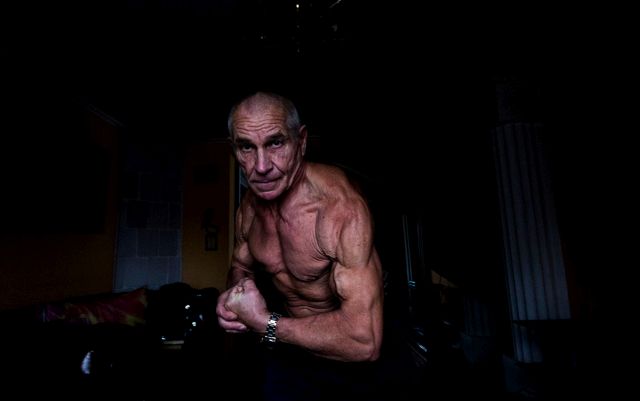 Виктор Фросинский - 70-летний бодибилдер из Пинска (7 фото + видео)