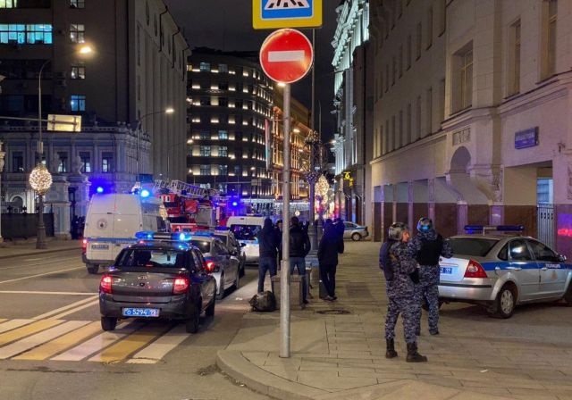В Москве у здания ФСБ произошла стрельба: есть пострадавшие (7 фото + 3 видео)
