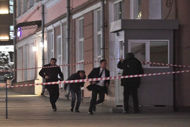 В Москве у здания ФСБ произошла стрельба: есть пострадавшие (7 фото + 3 видео)