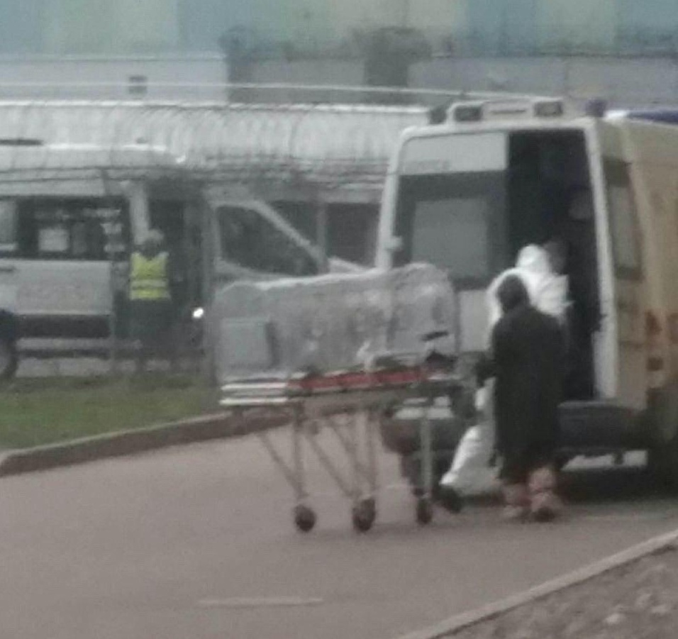 В Пулково экстренно госпитализировали мужчину с подозрением на китайский коронавирус (2 фото)
