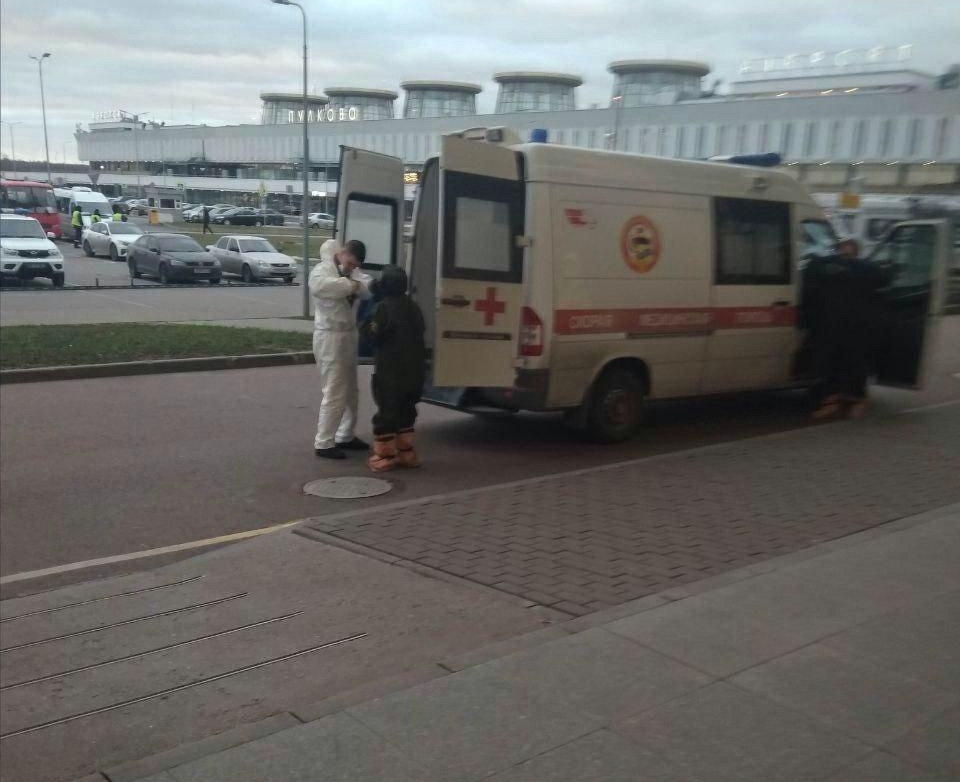 В Пулково экстренно госпитализировали мужчину с подозрением на китайский коронавирус (2 фото)