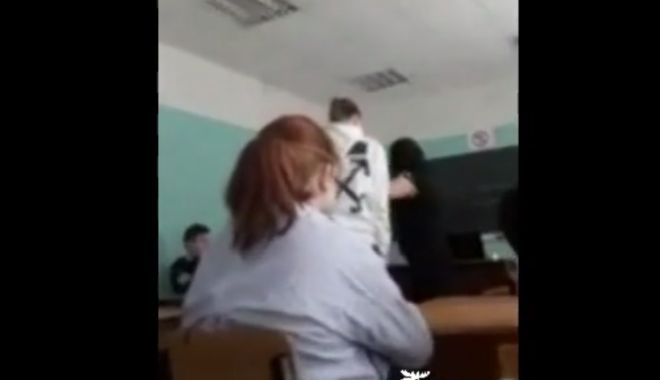 школьник издевается над учителем в Тверской области