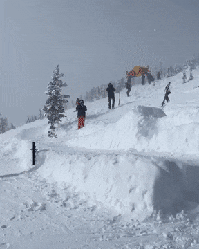 Крутой прыжок на лыжах