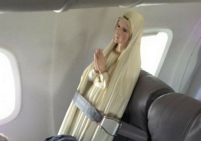 статуя в самолете