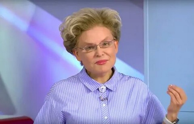 Елена Малышева в синей рубашке