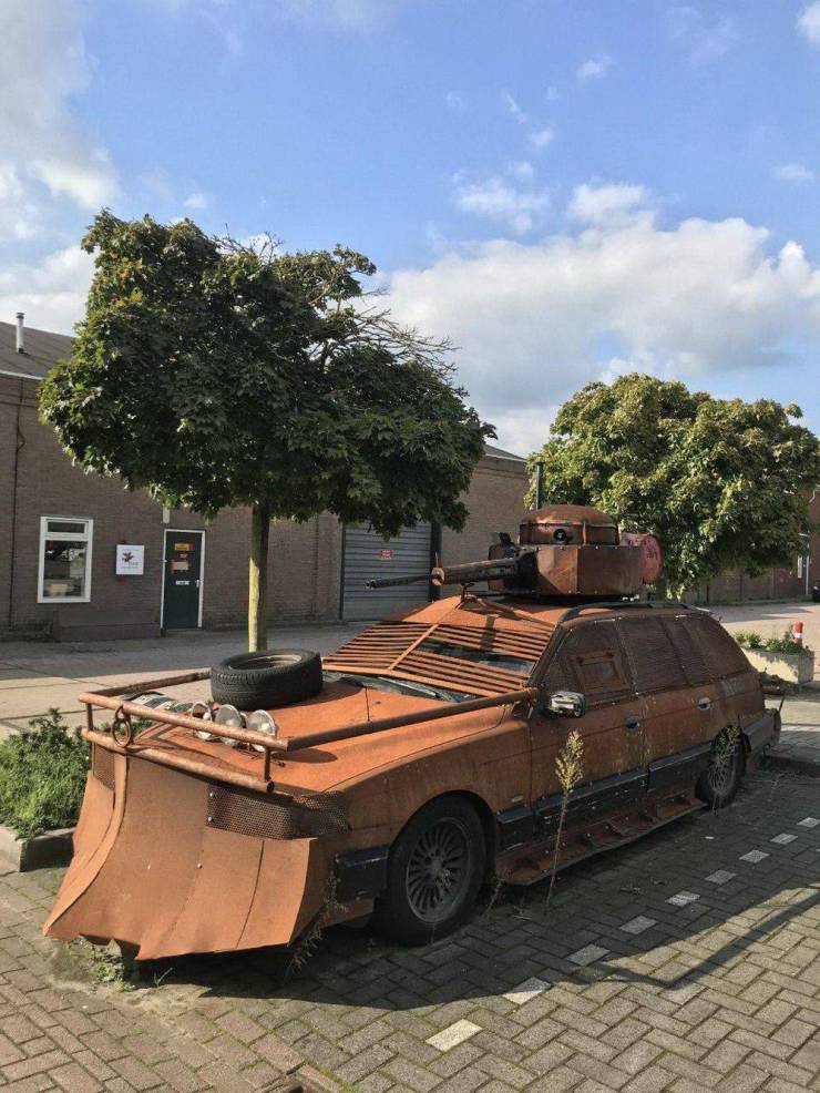 Броневик из автомобиля