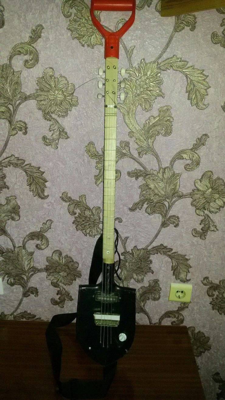 Гитара из лопаты