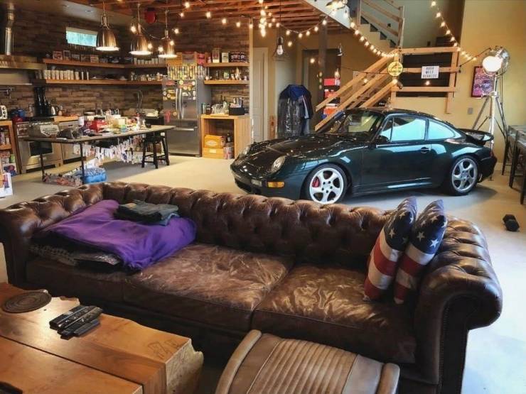 Porsche в гостиной