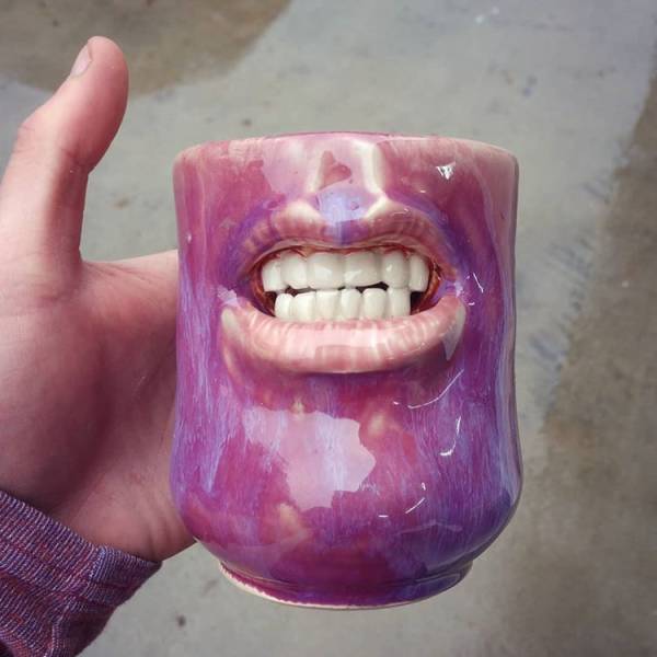 Чашка с зубами