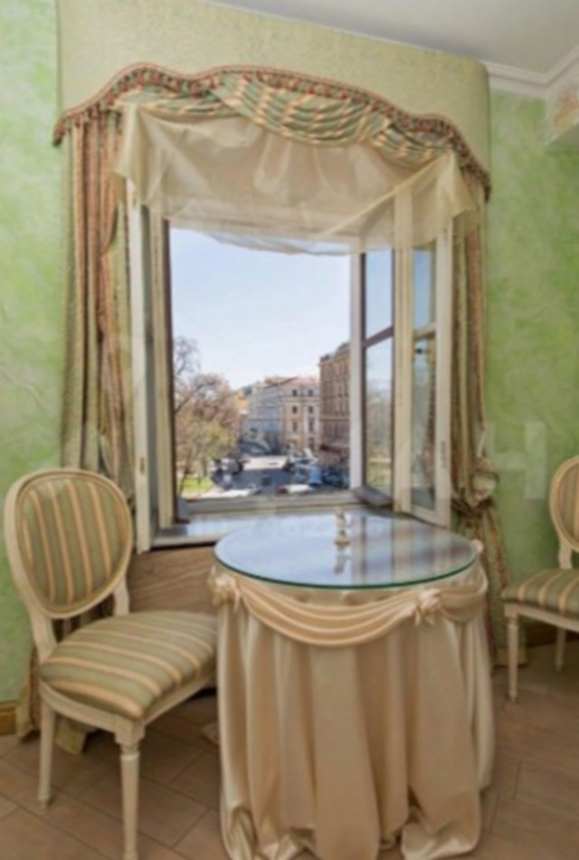 Посмотрите, какую квартиру сдает Анастасия Волочкова в Петербурге за полмиллиона рублей (12 фото)