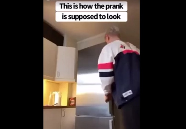 Парень у холодильника
