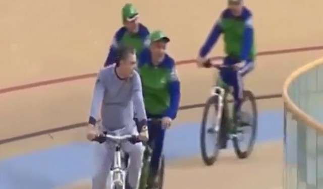 Лидер Туркменистана едет на велосипеде