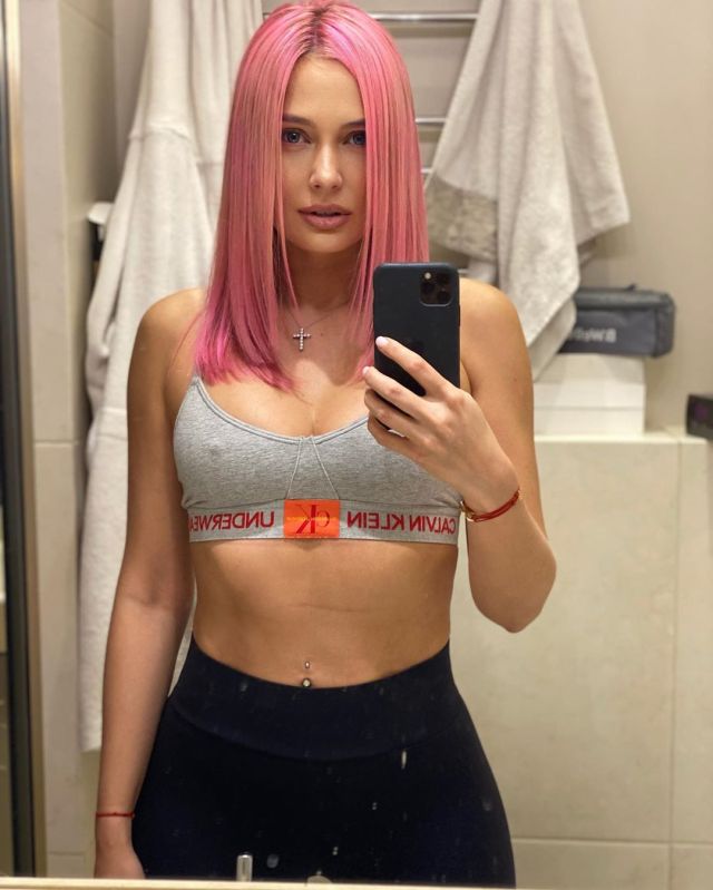 Наталья Рудова покрасила волосы в новый цвет