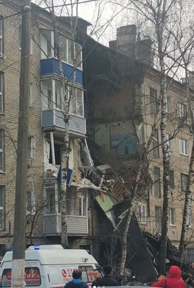 В жилом доме в Орехово-Зуеве прогремел взрыв — есть погибшие (3 фото + 5 видео)