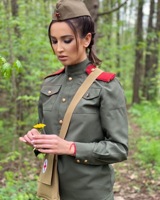 Ольга Бузова в военной форме