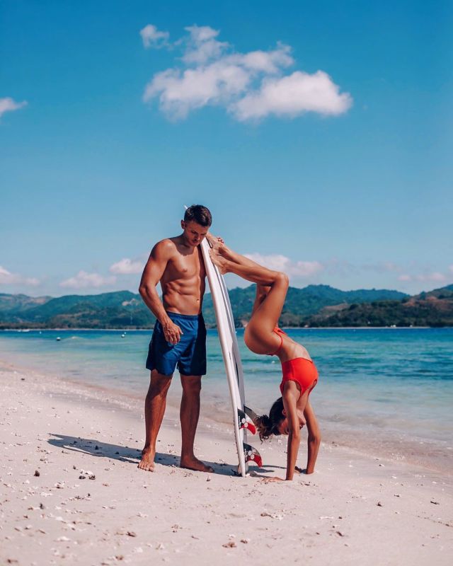 Анюта Рай наслаждается серфингом вместе со своим парнем