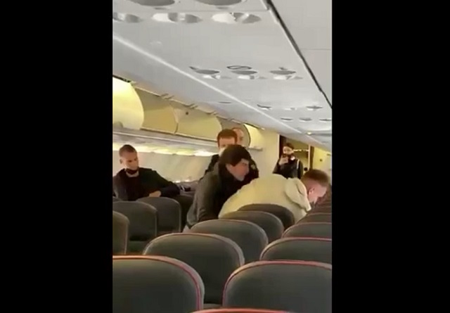 Драка в самолете