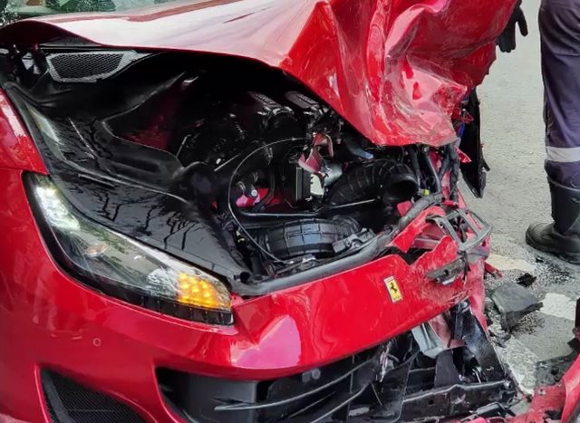 Авария Ferrari и Polo