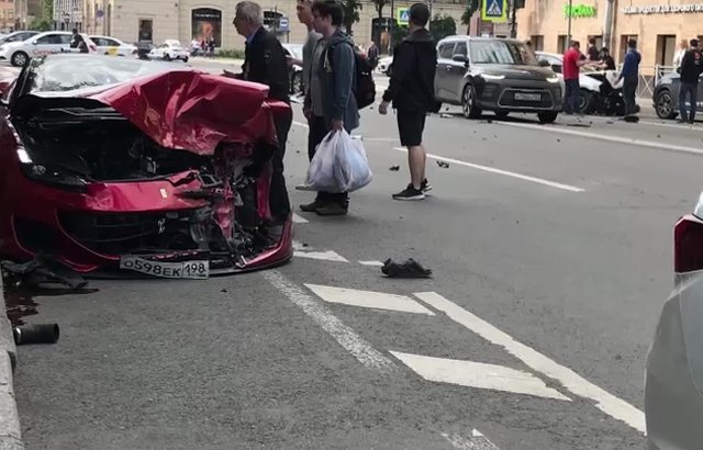 Авария Ferrari и Polo