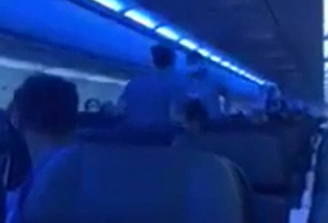 Пассажир в самолете