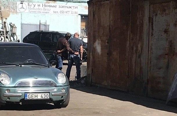 Взятого в заложники в Полтаве полицейского обменяли на начальника областного уголовного розыска (3 фото)