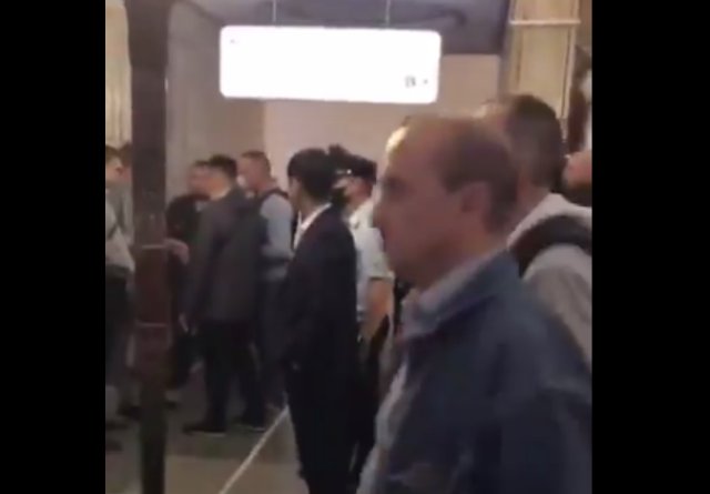 На станции метро «Новокузнецкая» в Москве нашли подозрительный предмет