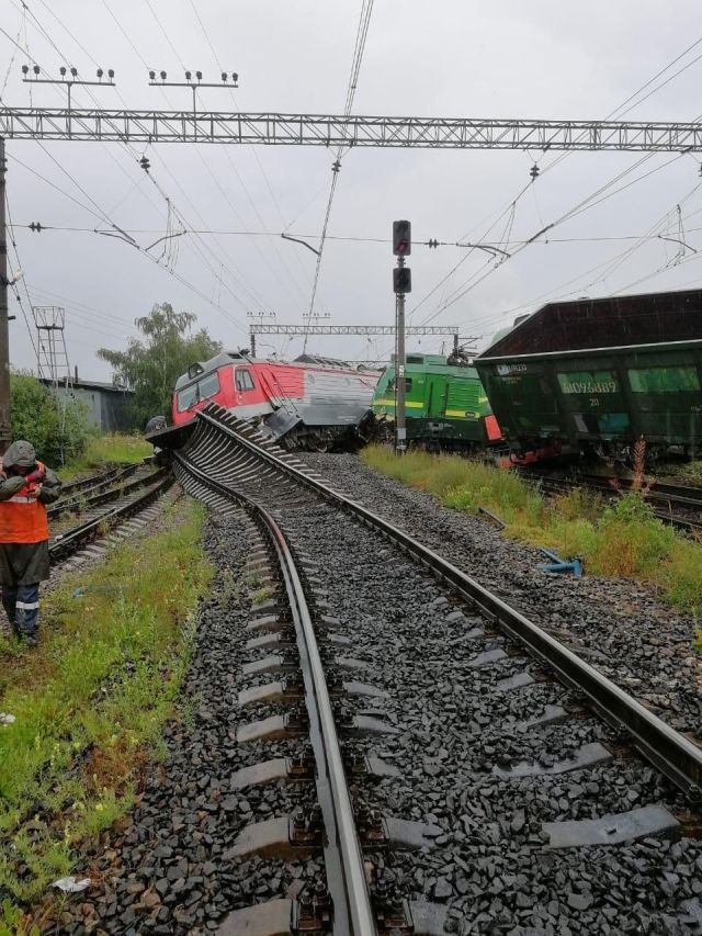В Санкт-Петербурге столкнулись два товарных поезда