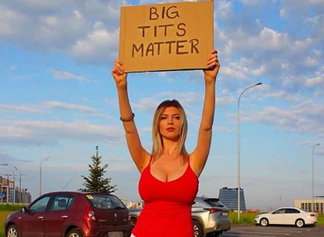 Big Tits Matter: Студентка из России Тоня Давыдова запустила флешмоб в подд...