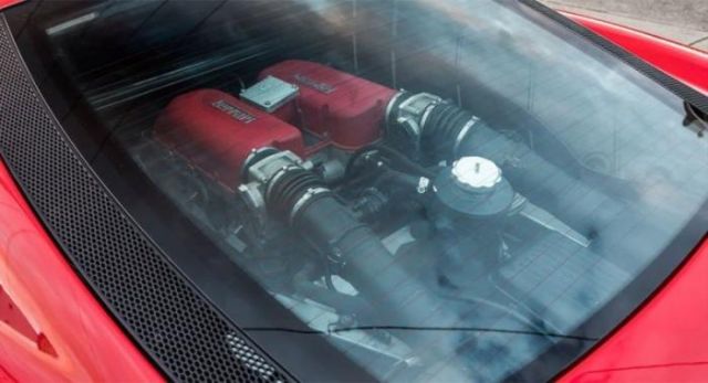 Двигатель лимузина Ferrari 360 Modenaна