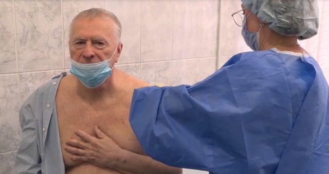 Владими Жириновский делает прививку от коронавируса