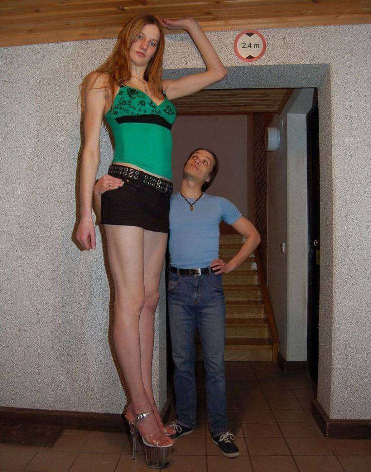 Очень высокая девушка