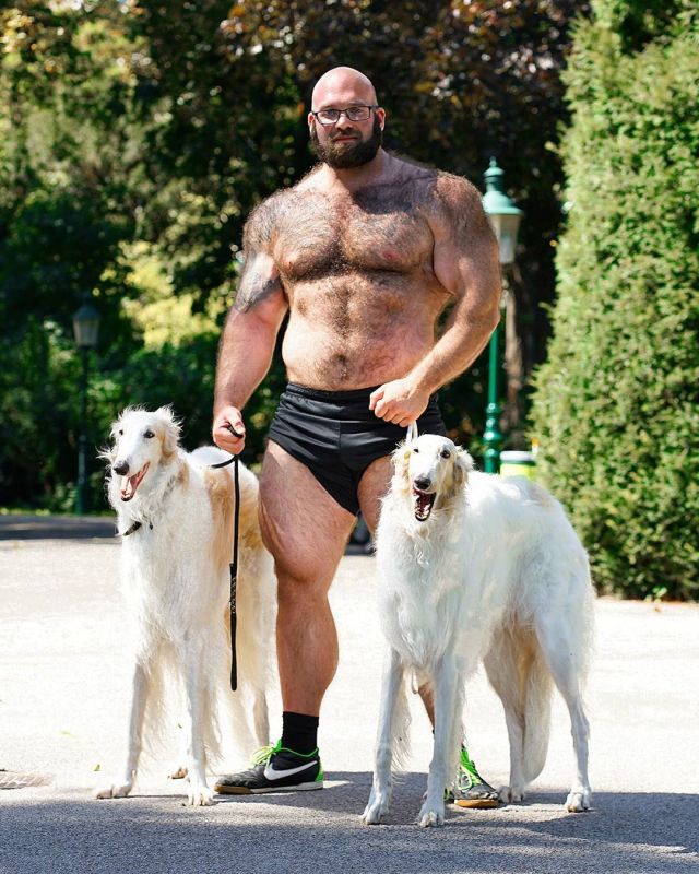 Геральд Гшиль с собаками
