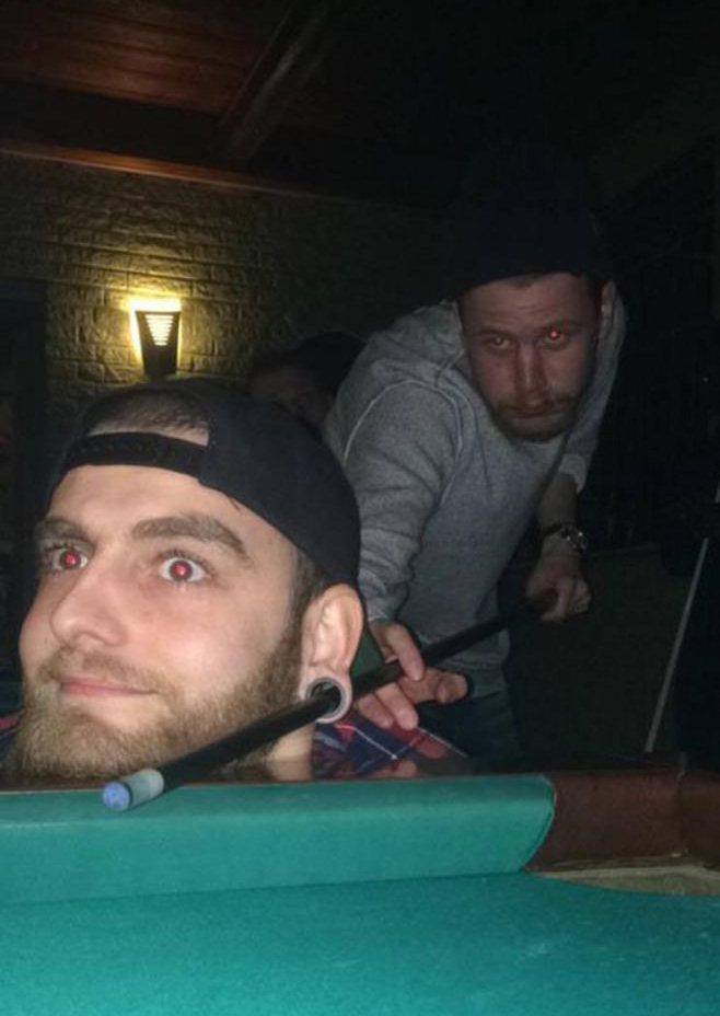 Игра в бильярд и ухо