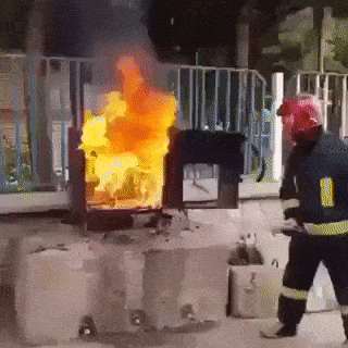 Пожарный и горящий ящик