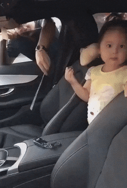 Ребенок в закрытом автомобиле