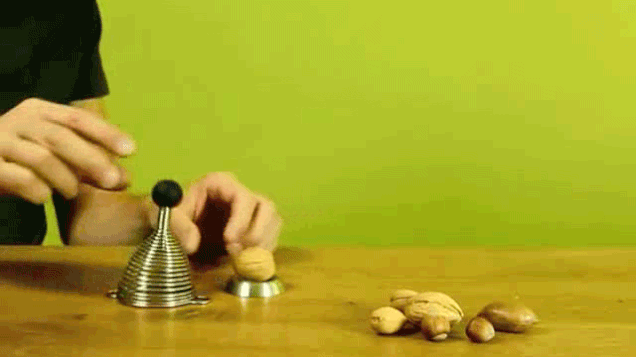 Устройство для орехов