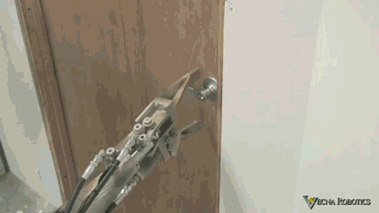 Робот выломал дверь