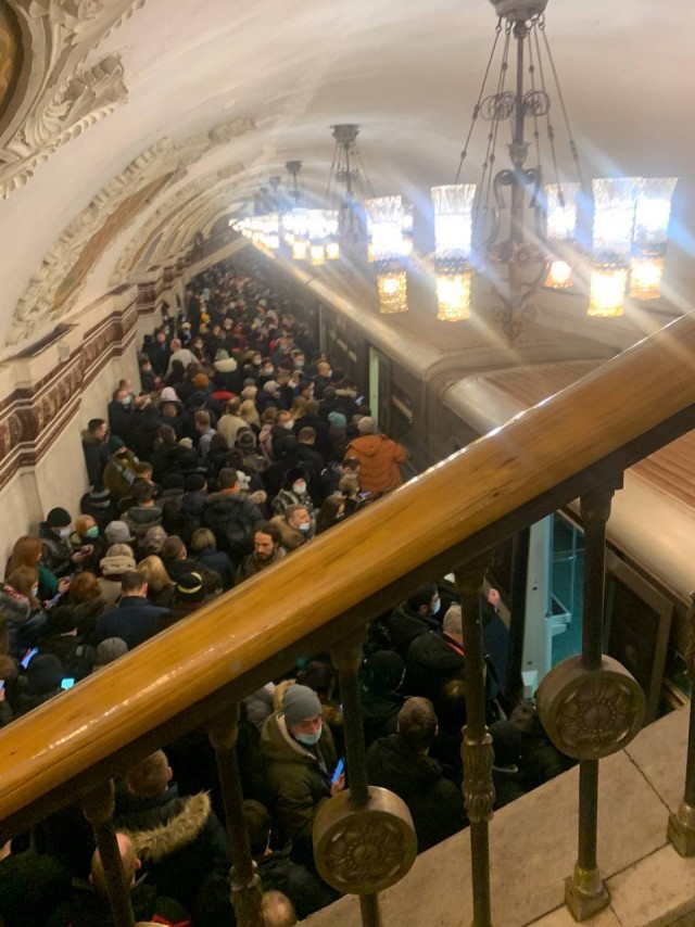 Толпа в московском метро