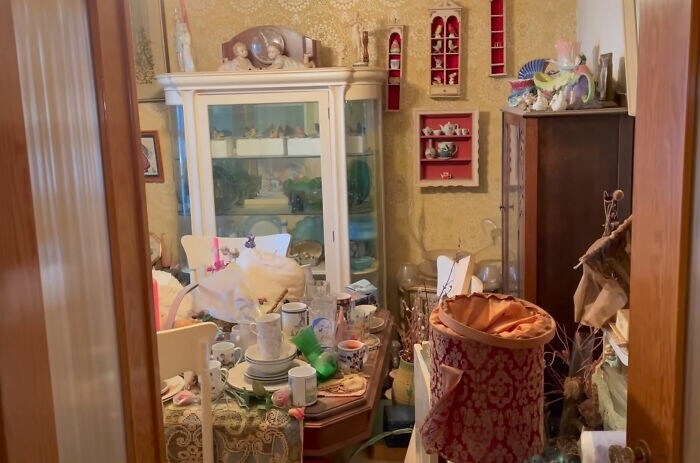 Мужчина купил дом бывшей учительницы и нашел там настоящие сокровища (16 фото)