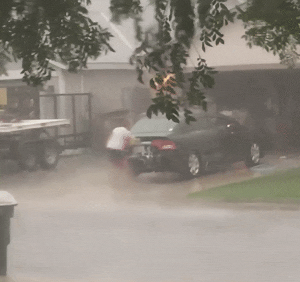 Мойка автомобиля во время урагана