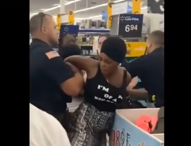 задержание женщины в магазине
