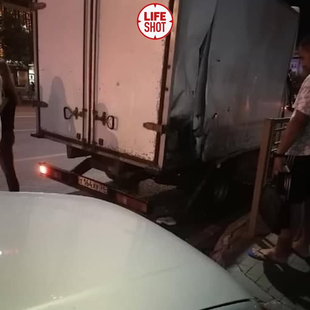 В Воронеже взорвался автобус с пассажирами (2 фото + 6 видео)